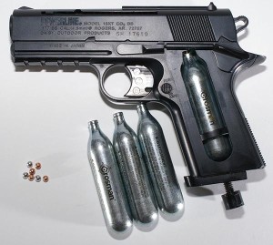 BB_gun_with_CO2_and_BBs